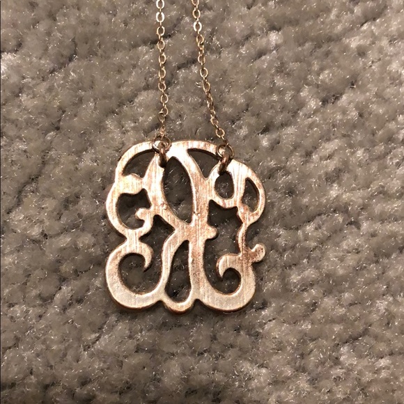 R initial necklace - Picture 2 of 3